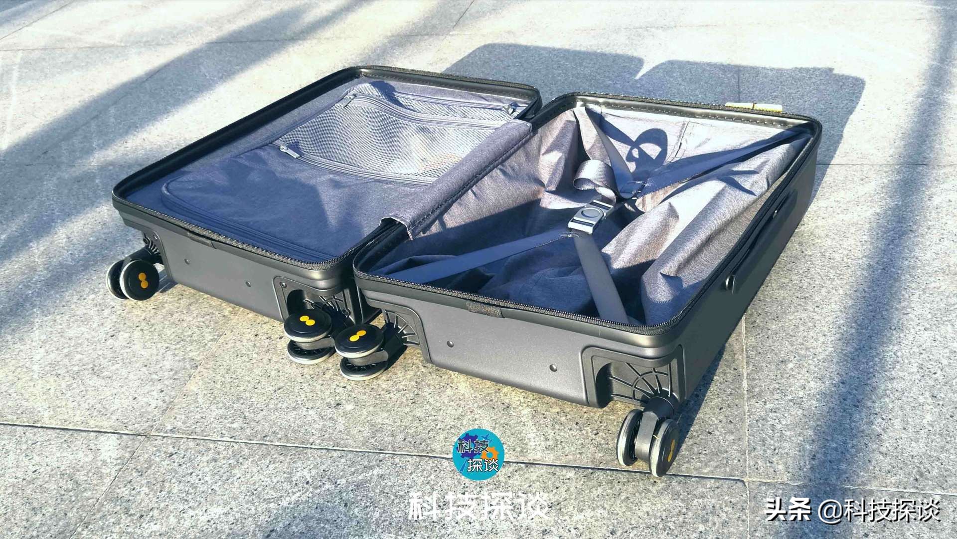 国货把背包的便捷性带进行李箱，让笔记本轻松放置，手机快捷充电
