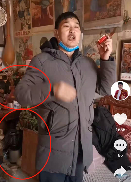 大衣哥吃饭被嘲，整盆馒头发霉泛黑还在吃，厨