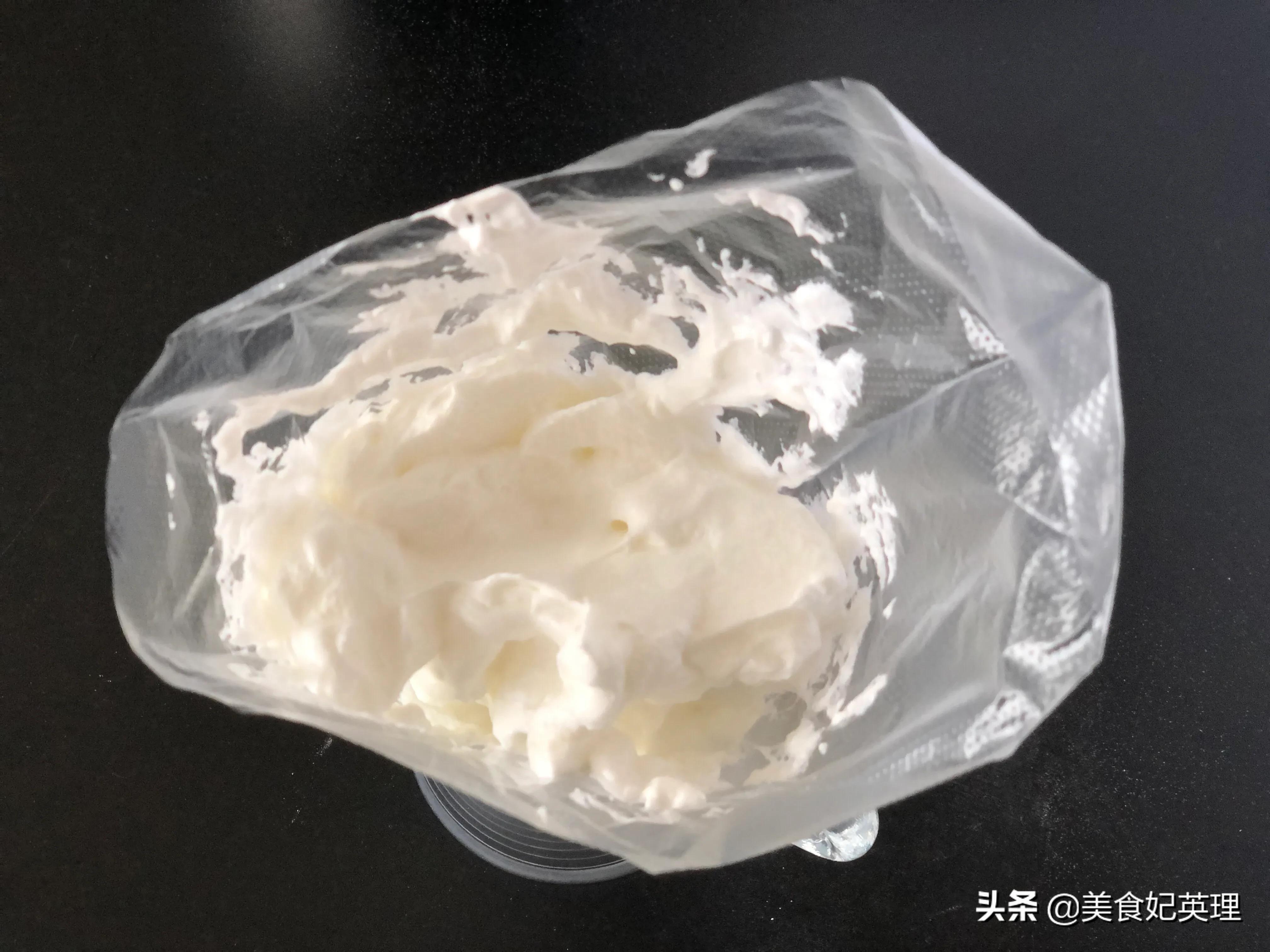 用蛋清做小零食简直太香了，两个蛋清做一堆！入口即化宝宝超喜欢