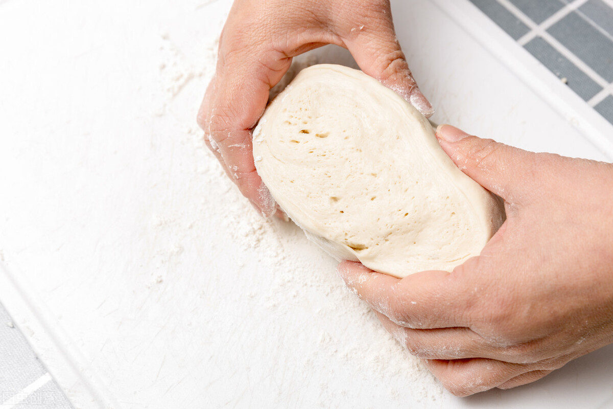 ���췢������ͷ����Ҫֻ��Ž�ĸ��������ȷ��������ͷ����������