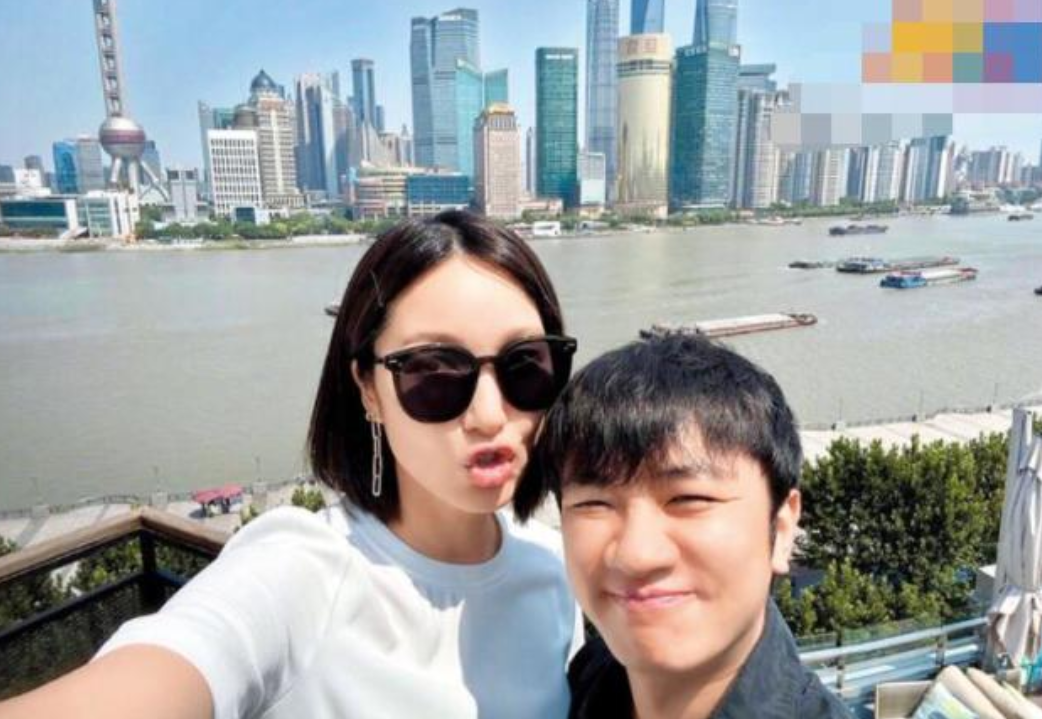 王祖藍曬慶生現場，與李亞男在蔡少芬前熱吻，看肚子李亞男快生了
