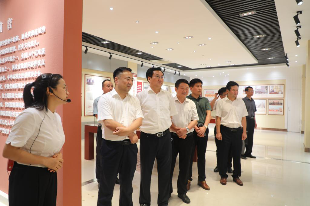 李向阳指出,淮南职业技术学院办出了自己的特色,取得了令人满意的成绩