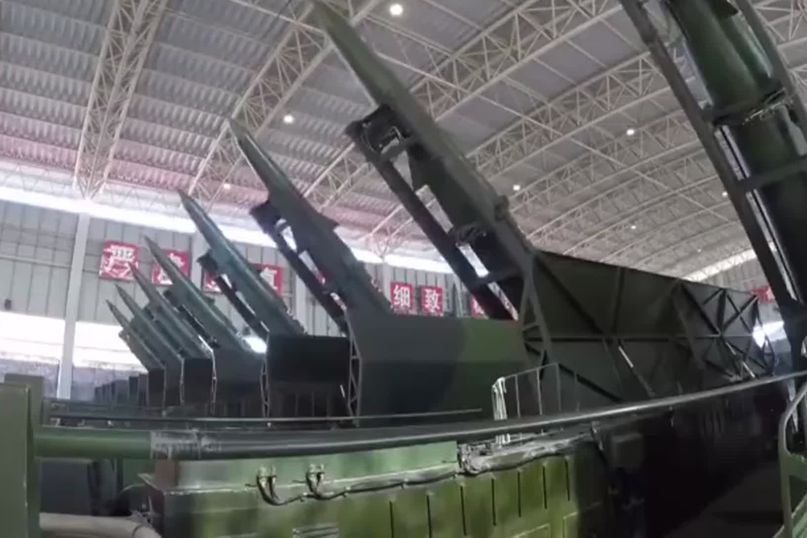 12枚东风导弹连续竖起后，台岛再买300枚美制爱国