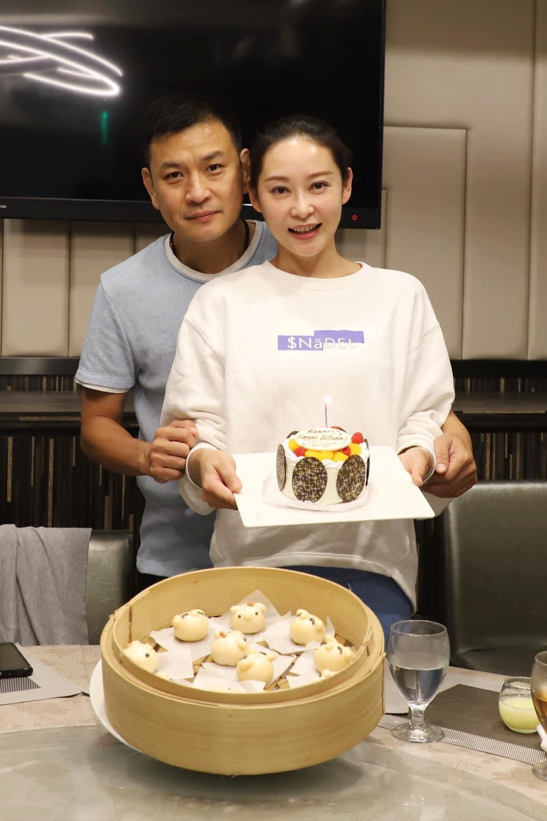 恭喜！ 楊怡姐姐楊卓娜今年結婚，生女11年未註冊，對繼女像親生