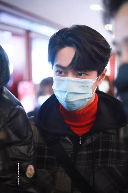 Numerous star spring late illicit takes than going all out: Wang Yibo wears 1000 yuan of jacket, card of golden morning excessive draws near personally, 