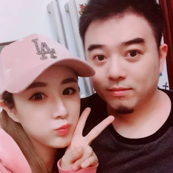 薇娅下班被600万豪车接走，幕后老板就是老公，