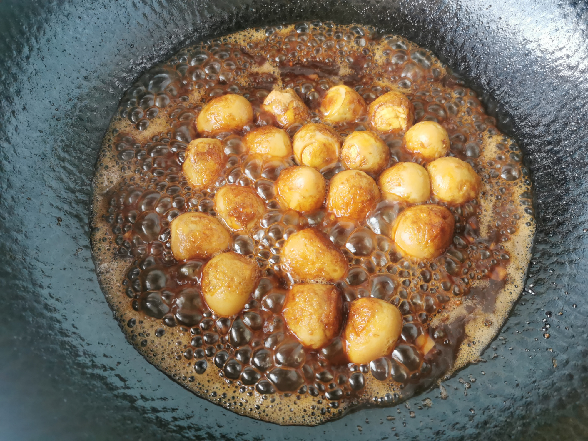 鹌鹑蛋扔进锅里，不加水，不放啤酒，鲜香入味，比鸡蛋更有营养