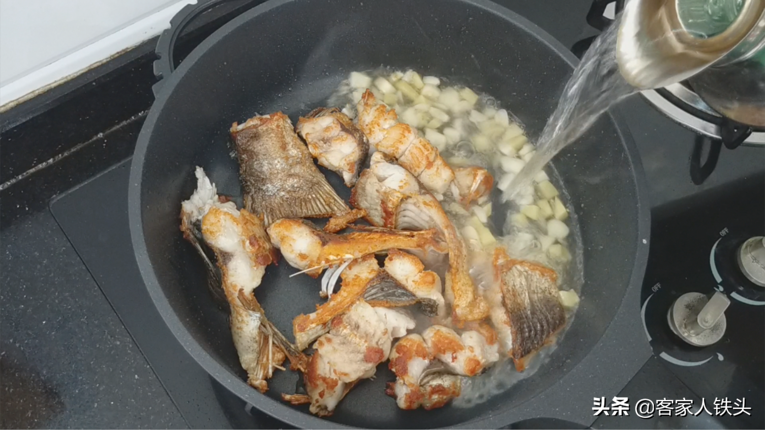 以後待客冬瓜不煲湯，加1塊魚腩這樣做，汁多味美，還沒一點腥味