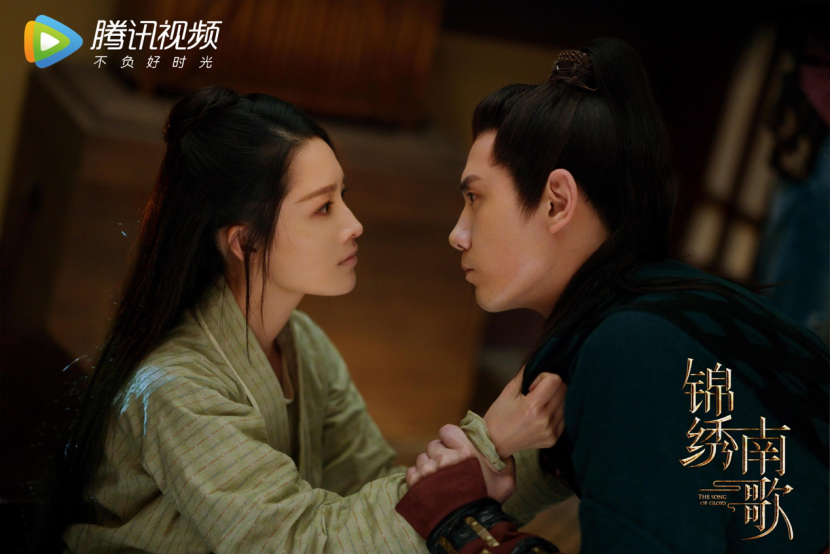 这部连片头都没有的剧，把剧情提速做到了极致