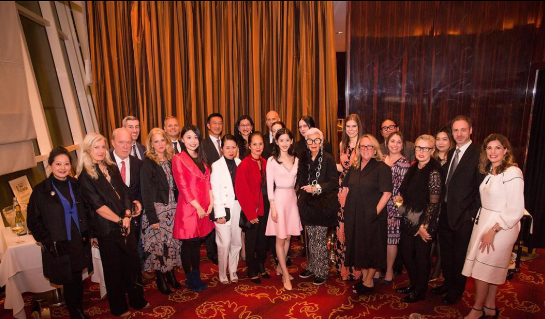 27岁章泽天500亿身价的朋友圈，除了世界首富还有