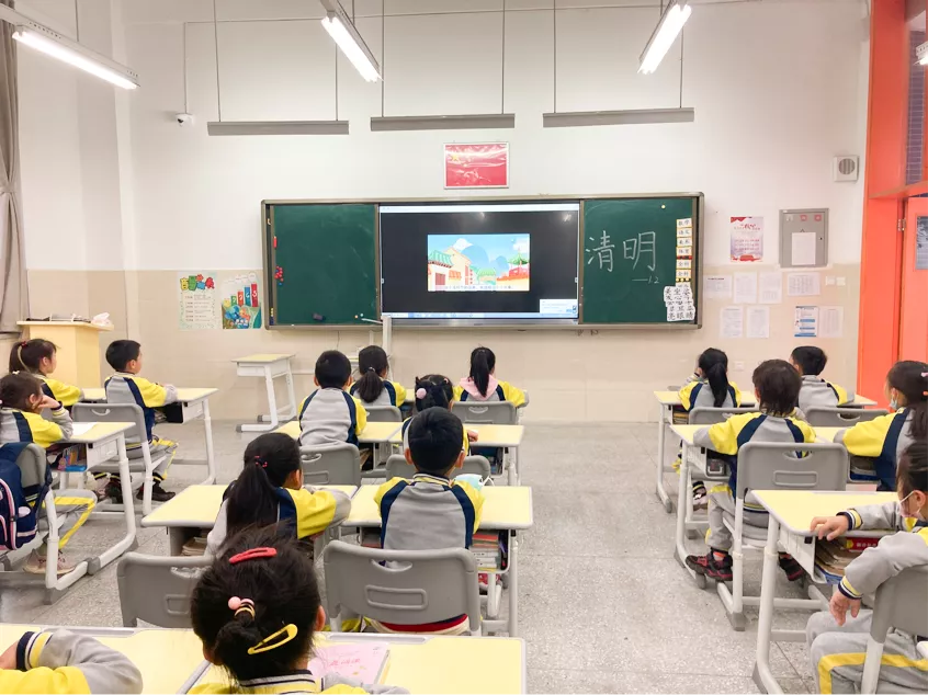 天府新区元音小学少先队清明祭英烈活动