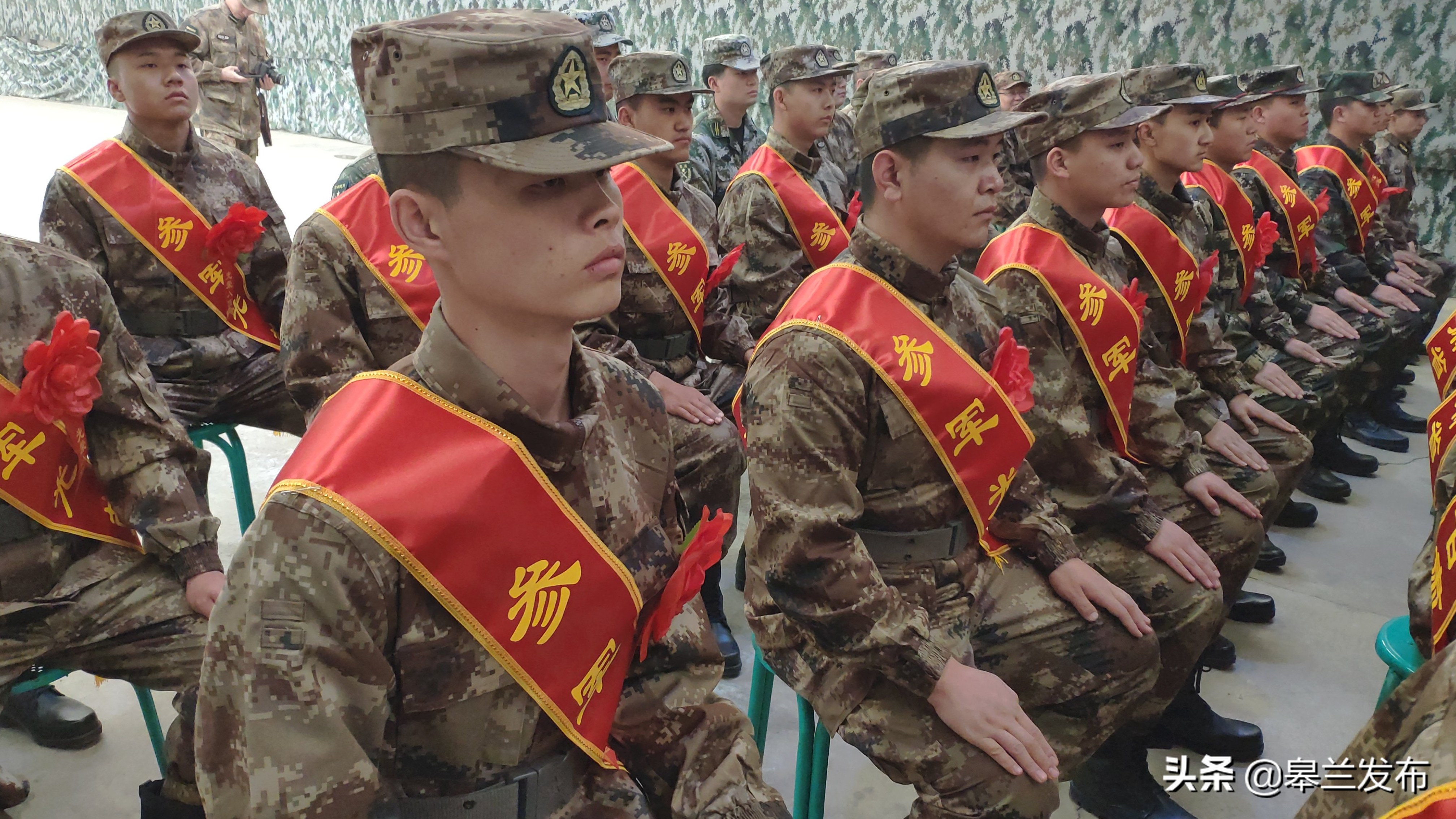 送新兵踏征程皋兰县欢送55名新兵入伍