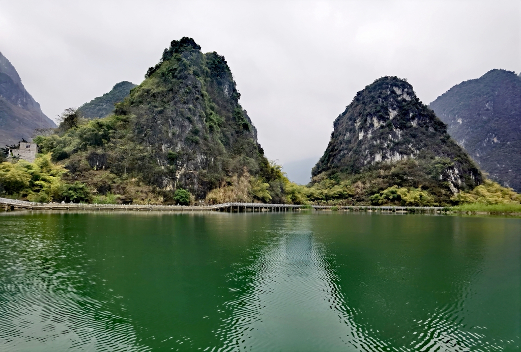 天阴不掩山水美(3)深山翡翠浩坤湖