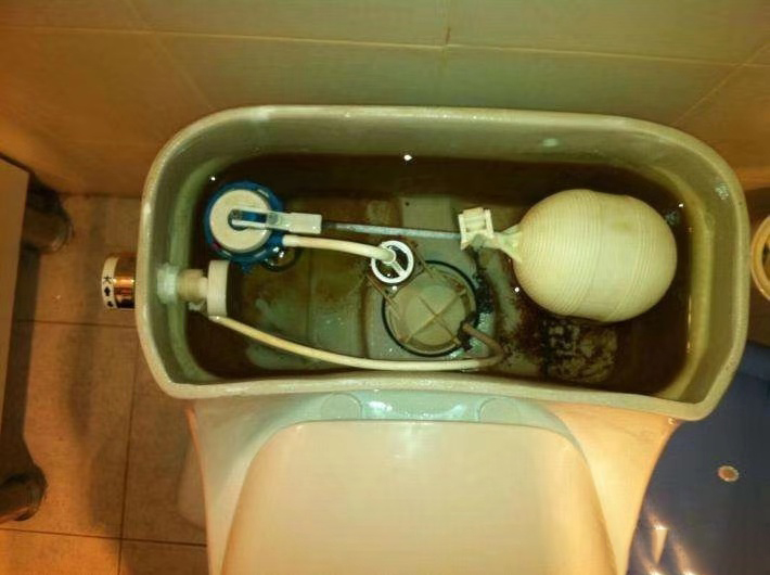 马桶水箱白管一直流水图片