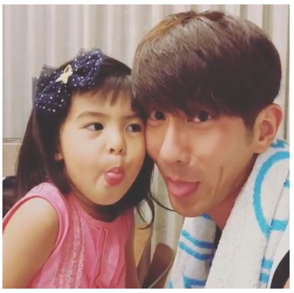 妈妈亲自下厨！咘咘、修杰楷父女感到紧张，贾静雯无奈苦笑