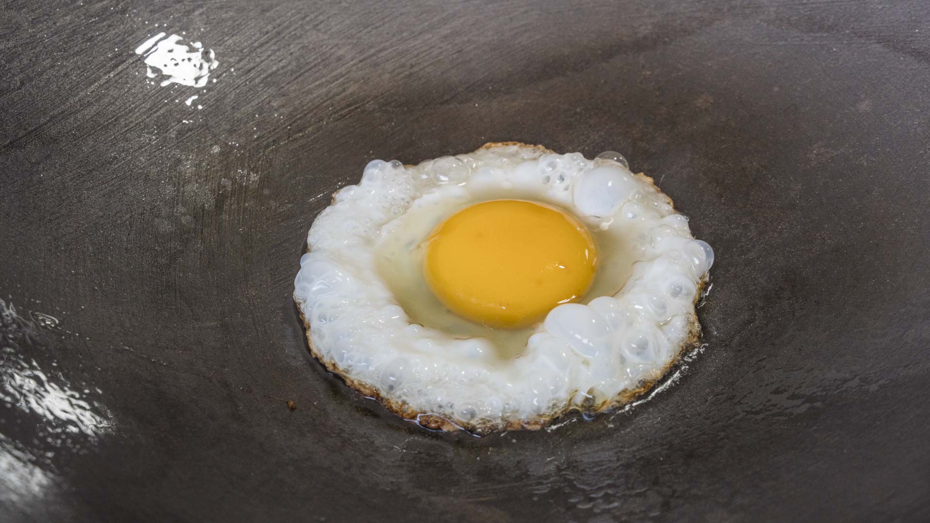 新鐵鍋千萬別直接用，教你正確的開鍋方法，不粘鍋不生鏽，特實用