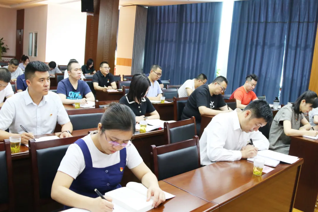 甘肃省文物局机关年轻干部学习研究小组举办学习习近平总书记“七一”重要讲话精神研讨交流会