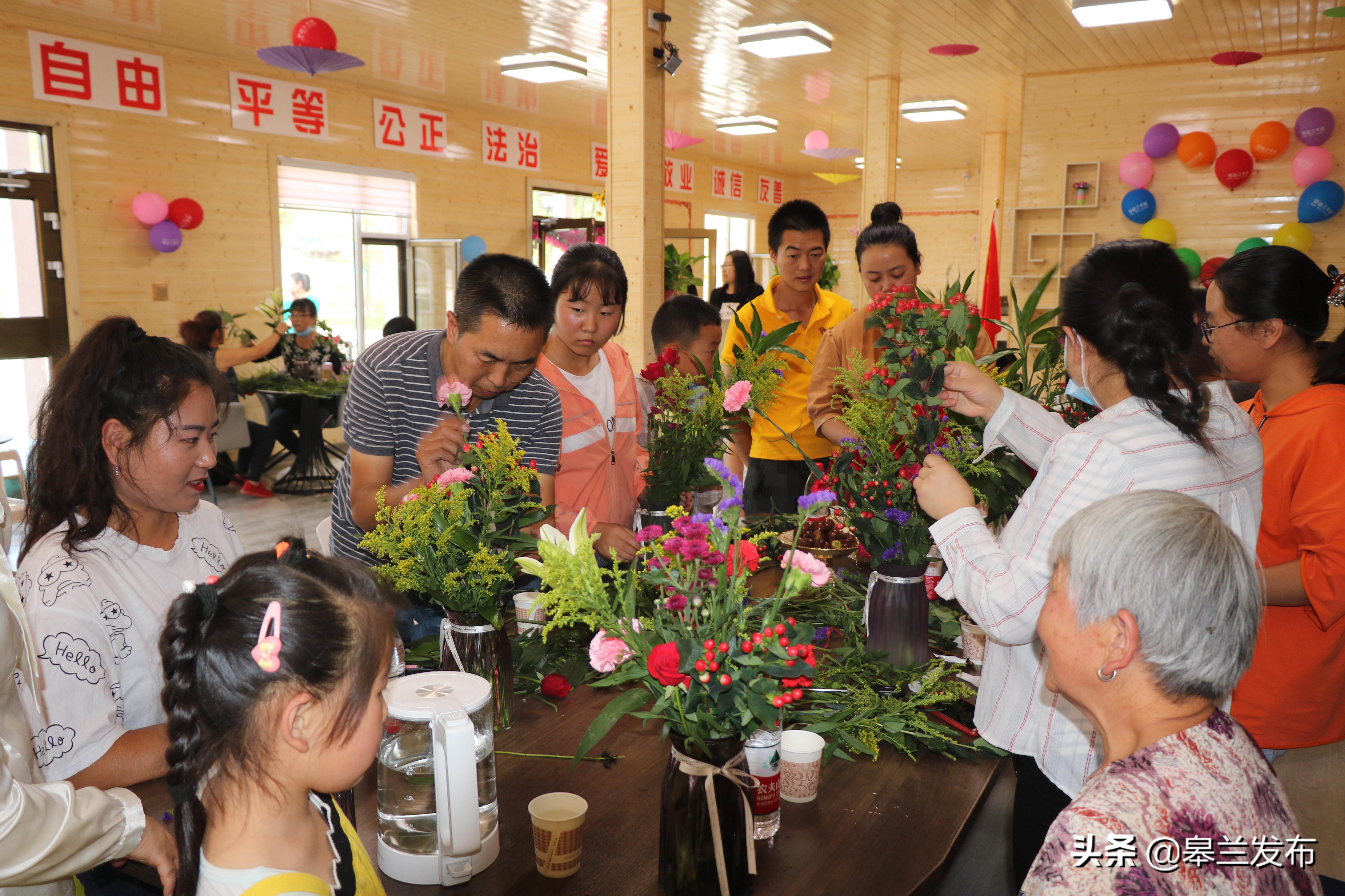 ����ʱ������ʵ�����������Һ���ٰ��ھӽ�����