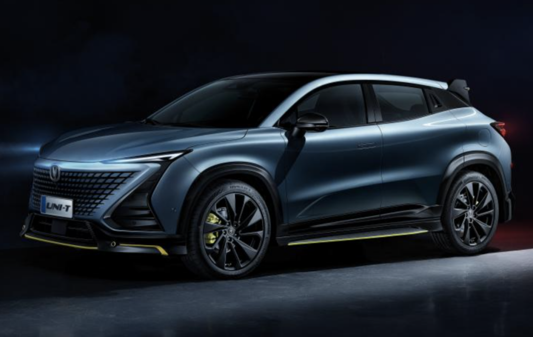 奔驰超6款新车将亮相上海车展；宝马新款3系谍照曝光