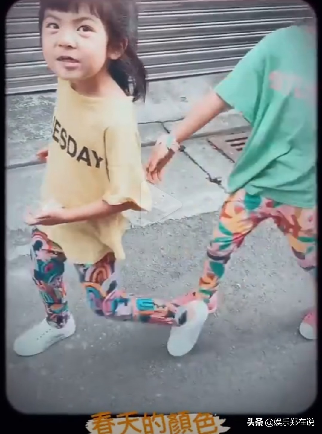 修傑楷曬女兒近照，咘咘眼神盡顯寵溺，Bo妞笑露牙齒喜感十足