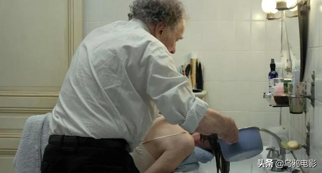一桩密室干尸案,撕开弥天真相!90影后全裸出镜,这片好疯...