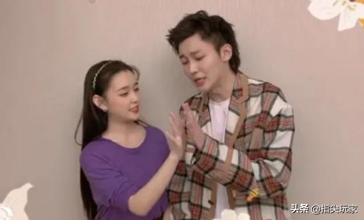 蒋依依主动牵他手，赵露思直夸他帅气，他为何