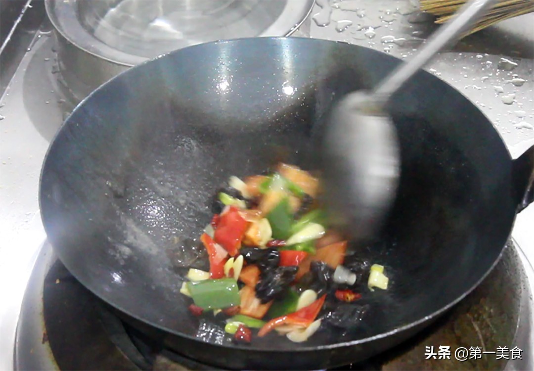 图片[8]-家常豆腐掌握做法 这两个技巧 豆腐不粘锅色泽鲜艳-起舞食谱网