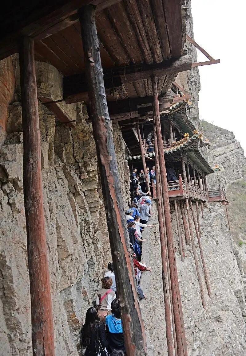 全国17个悬崖绝壁上奇观建筑，除了乐山大佛与悬空寺：你知道几个