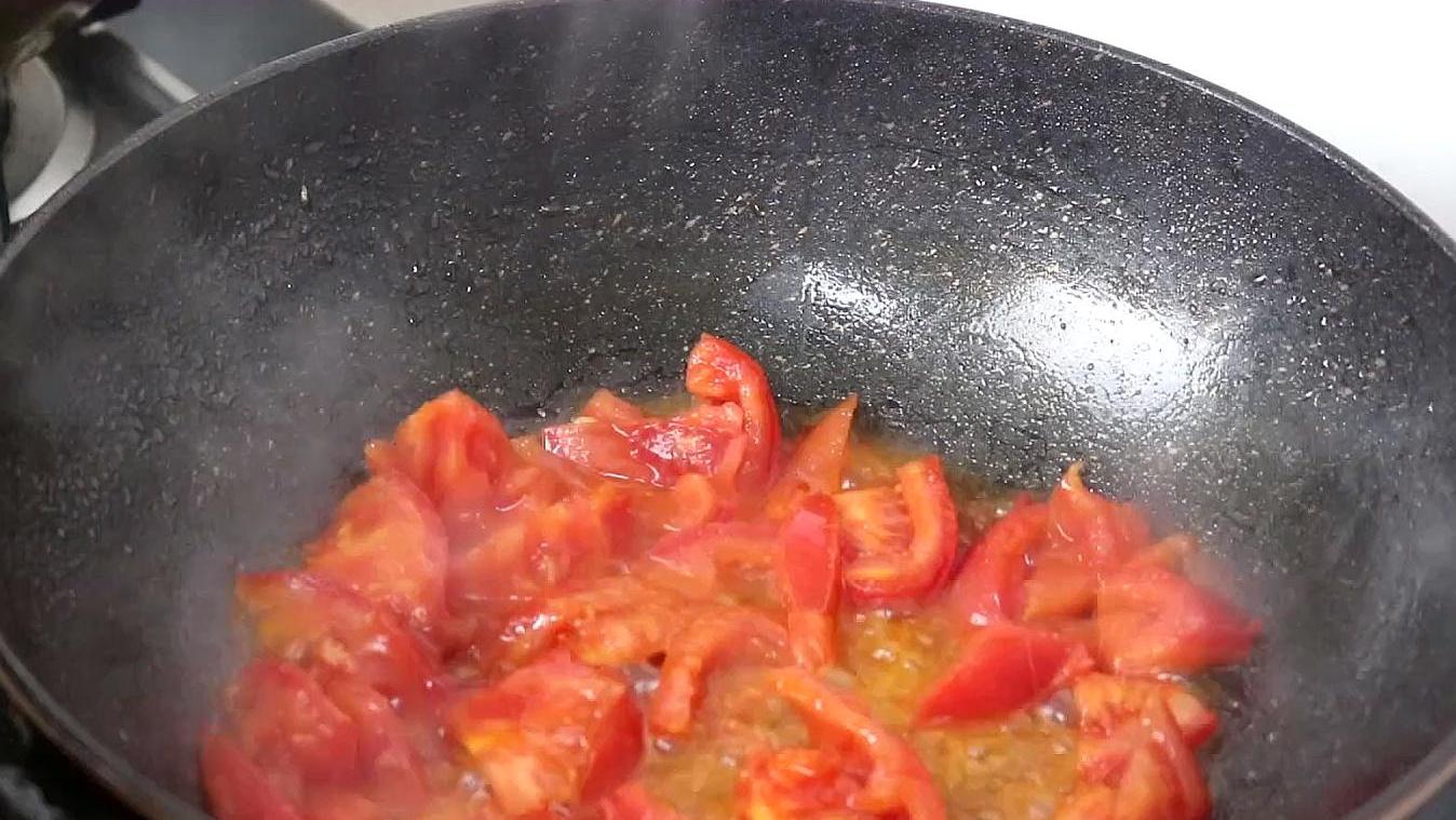 西红柿炒蛋，先炒鸡蛋还是西红柿？不少人做错，难怪有腥味