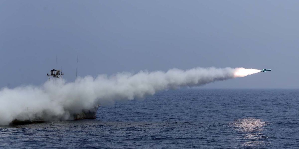 伊朗海上基地舰已经出港，7艘导弹艇甲板列阵，美媒：出口委内瑞拉