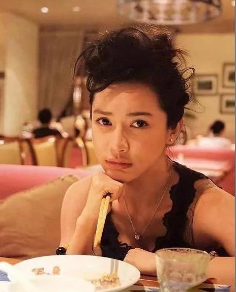 他是富二代，他的女人都不拜金