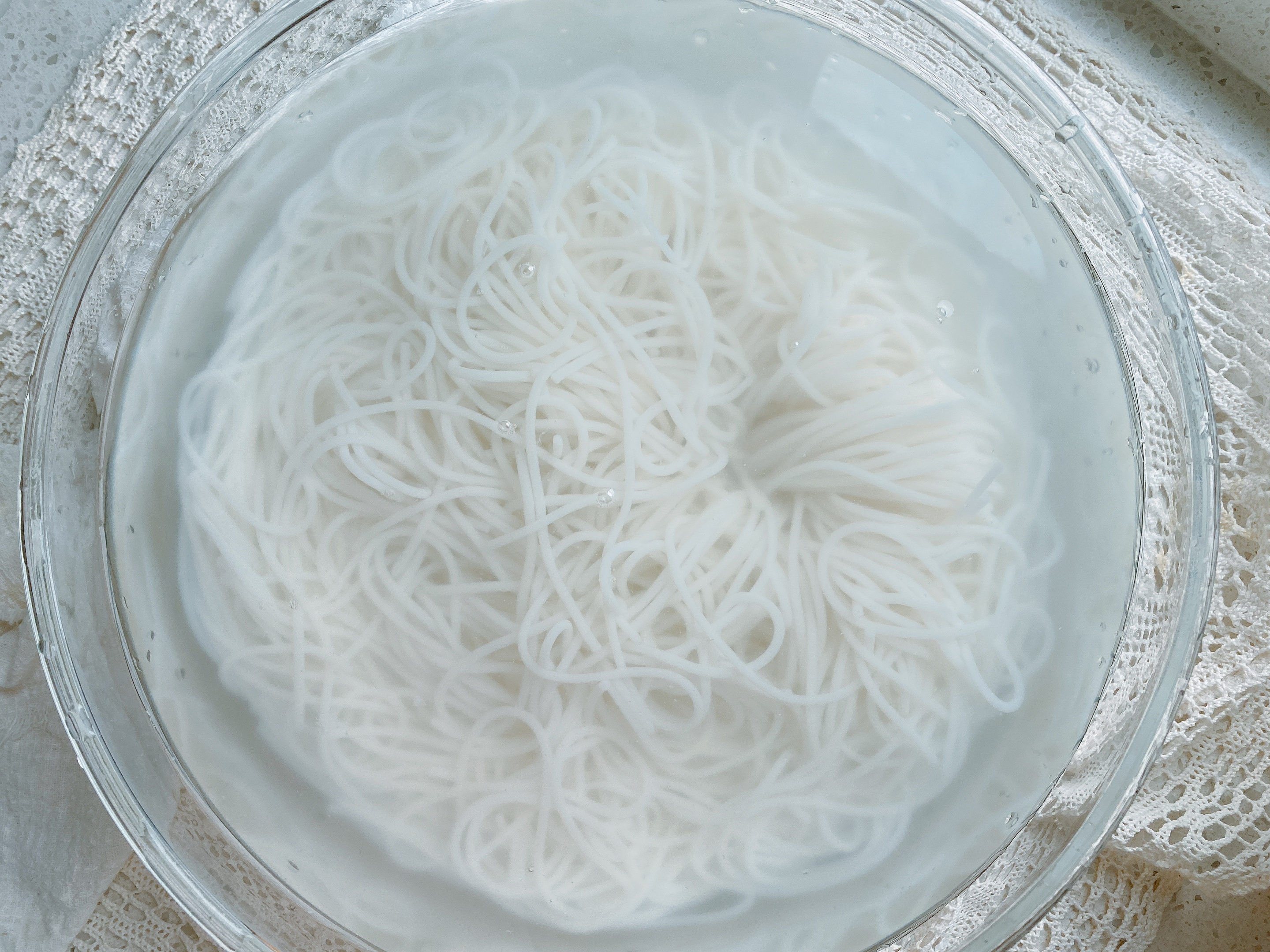 这是我做过最好吃的米粉，10分钟搞定，酸辣开胃，味道不输小吃街