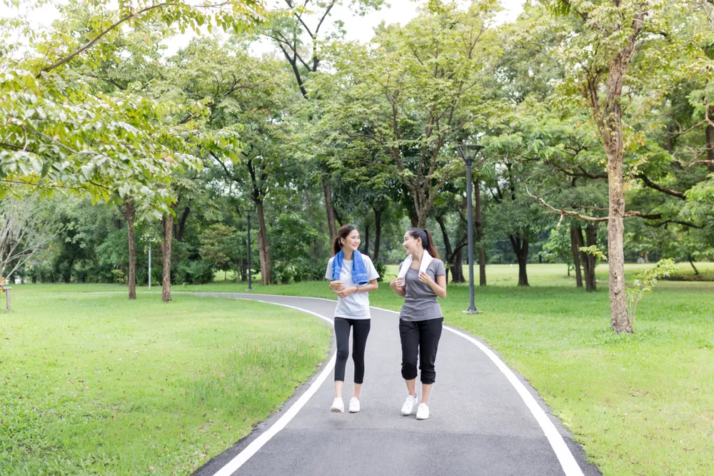 每天走4000步和8000步的人有什么区别？十年研究揭开真相