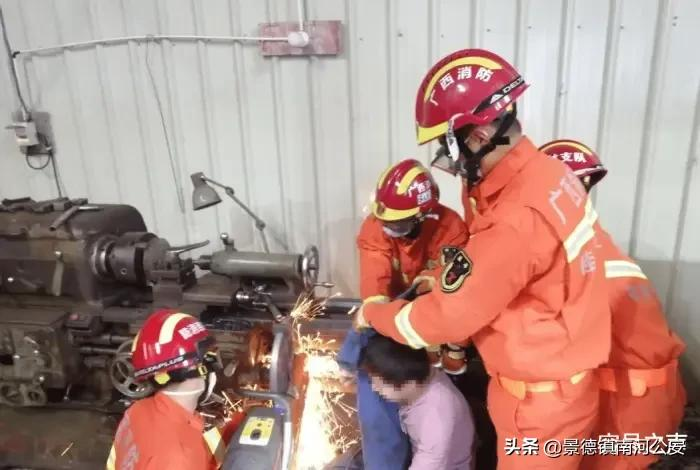 一小伙手臂被搅碎,现场画面令人心碎