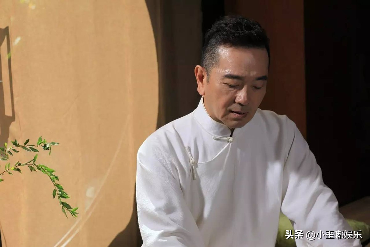 “霸道总裁”别硬演，用力过度又油又土，有人站那就是人间富贵竹