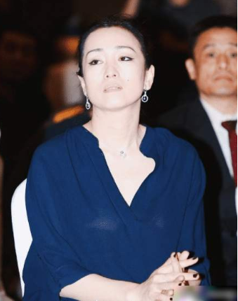 宋祖儿：“靖姐别再吃了”，金靖：“最后一口，我保证最后一口”