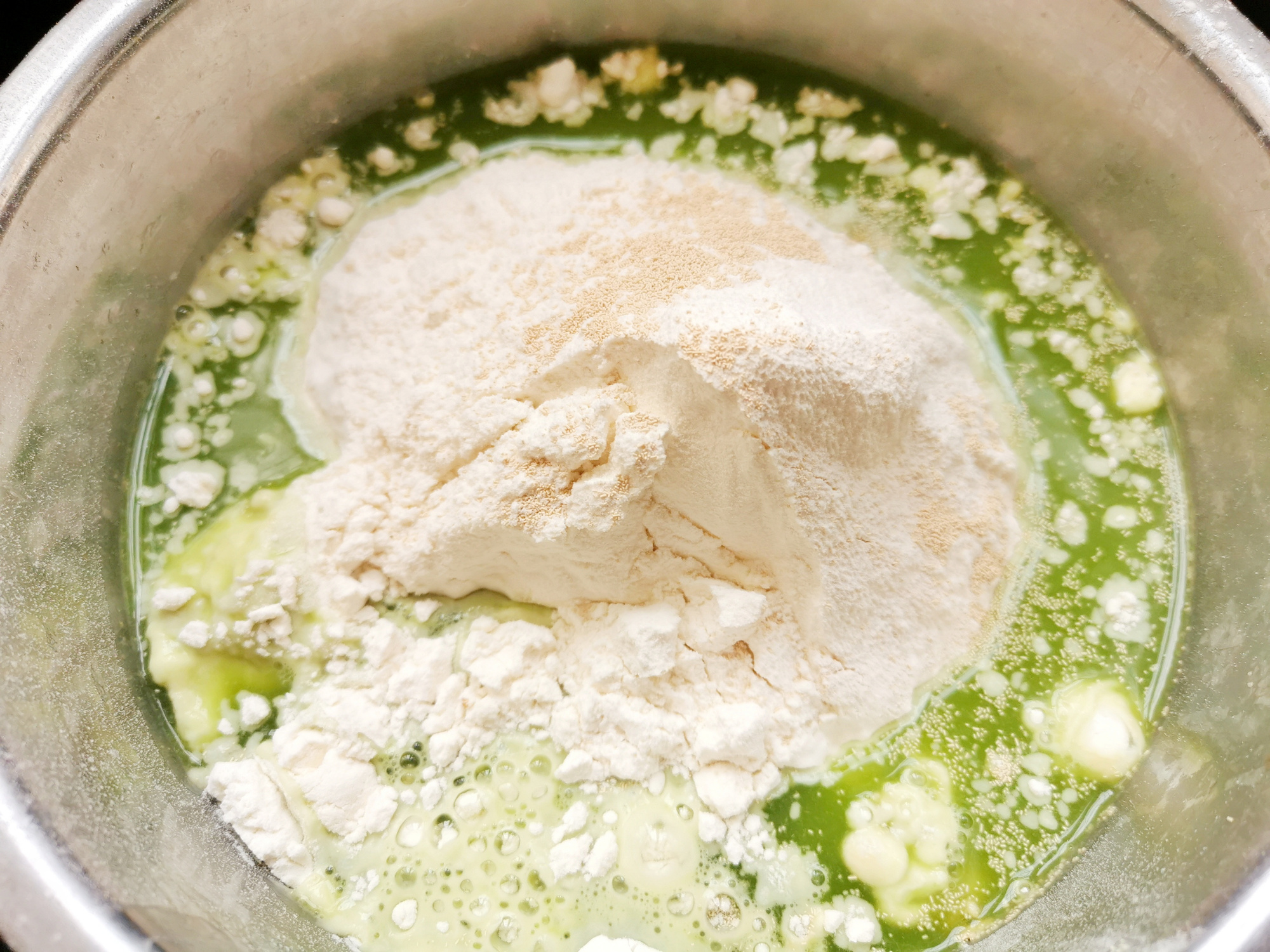 香菇青菜包子的做法，记住4点，青菜翠绿不变色，面皮宣软馅儿鲜