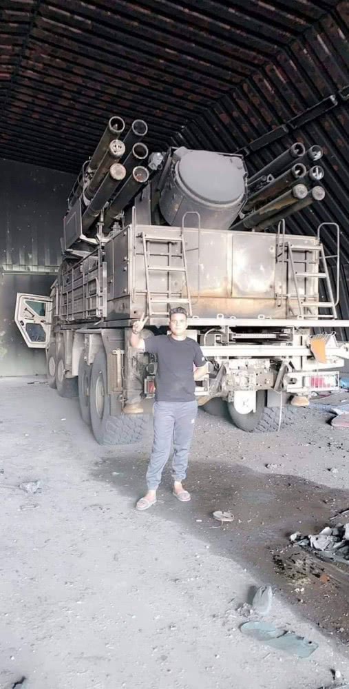 利比亚展示缴获的俄制“铠甲”防空系统，俄专