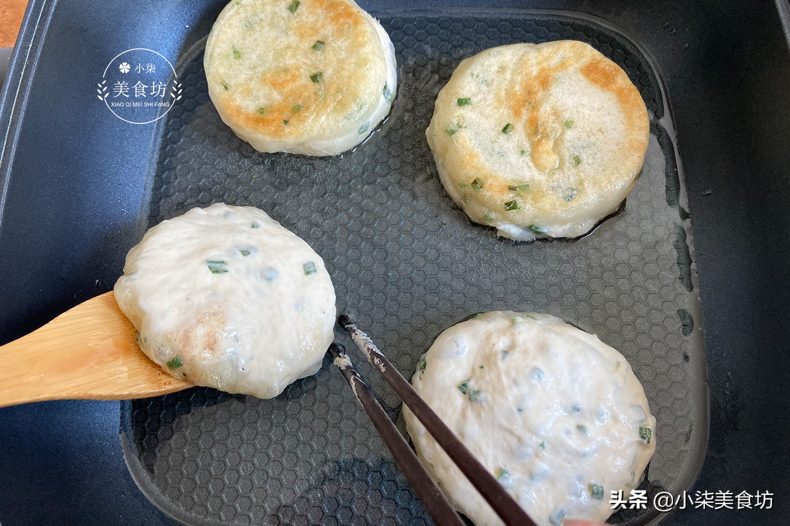 图片[11]-葱花发面饼原来很简单 手不用沾面 6分钟出锅 比油条简单好吃-起舞食谱网