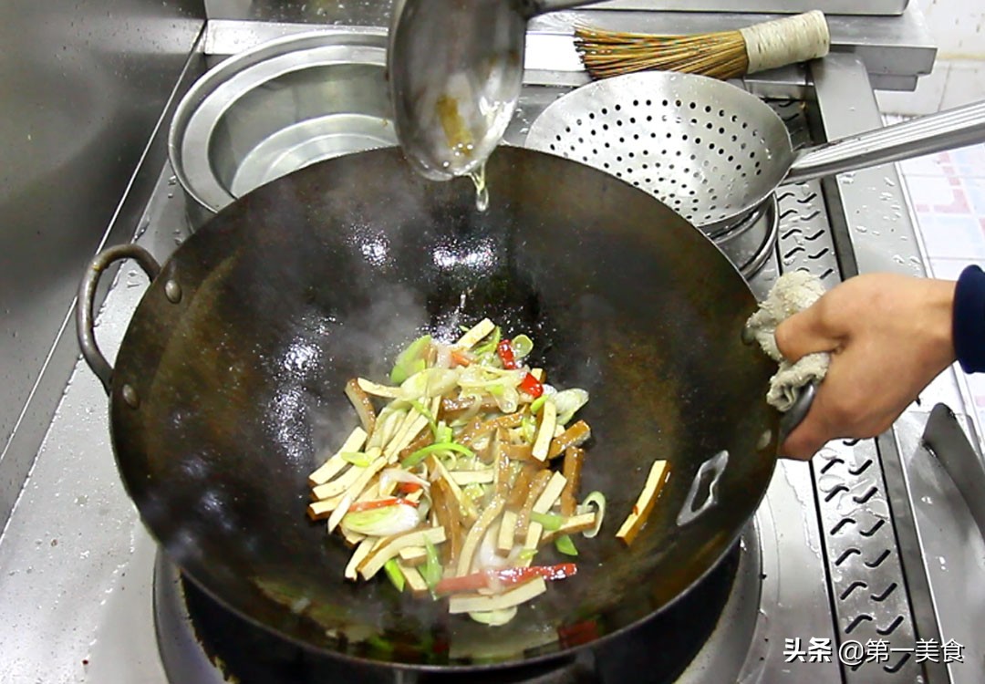 图片[9]-家常小菜大葱爆香干做法 葱香浓郁 香干入味 家人都说好吃-起舞食谱网