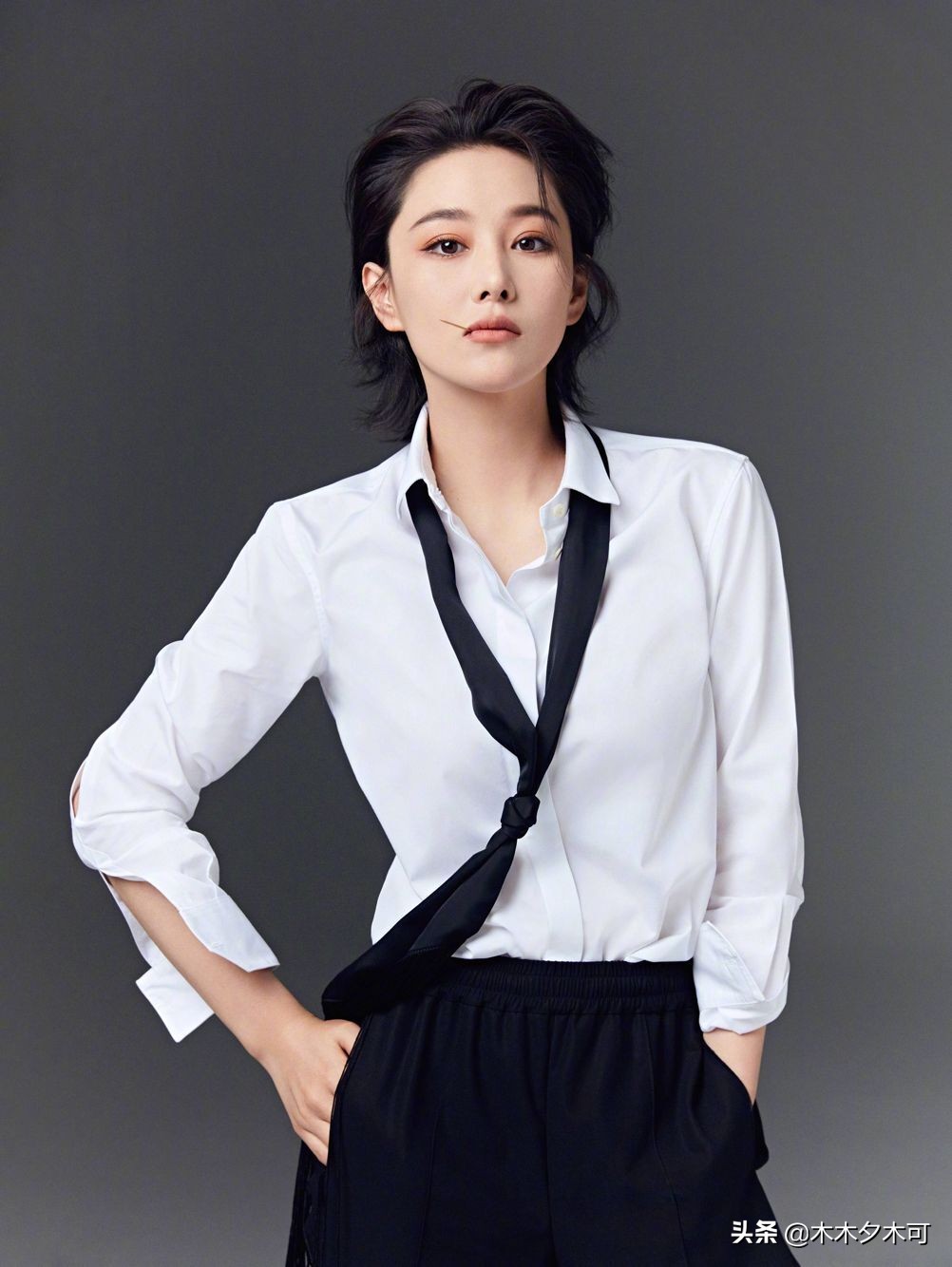 戏内亲密无间，戏外犹如陌生人，还以为迪丽热