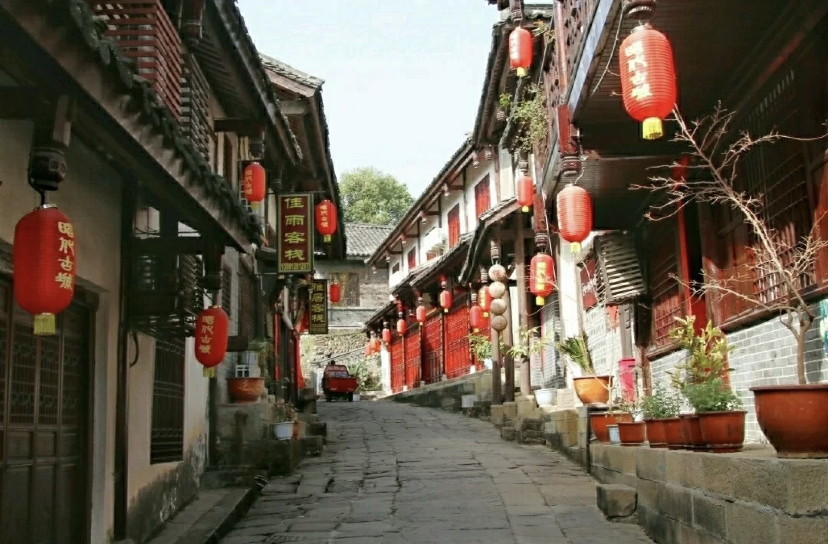 The ancient city of Sichuan, the ubiquitous traces of the Three Kingdoms, and the fireworks that travel through the world of Shuhan