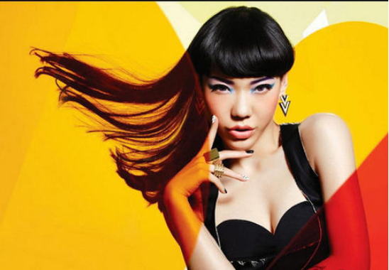 从顶流到小县城商演，吴莫愁的落魄，不仅仅是