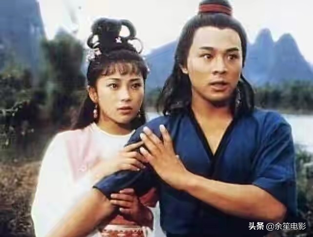 怀有身孕时被李连杰抛弃，住地下室十年，黄秋