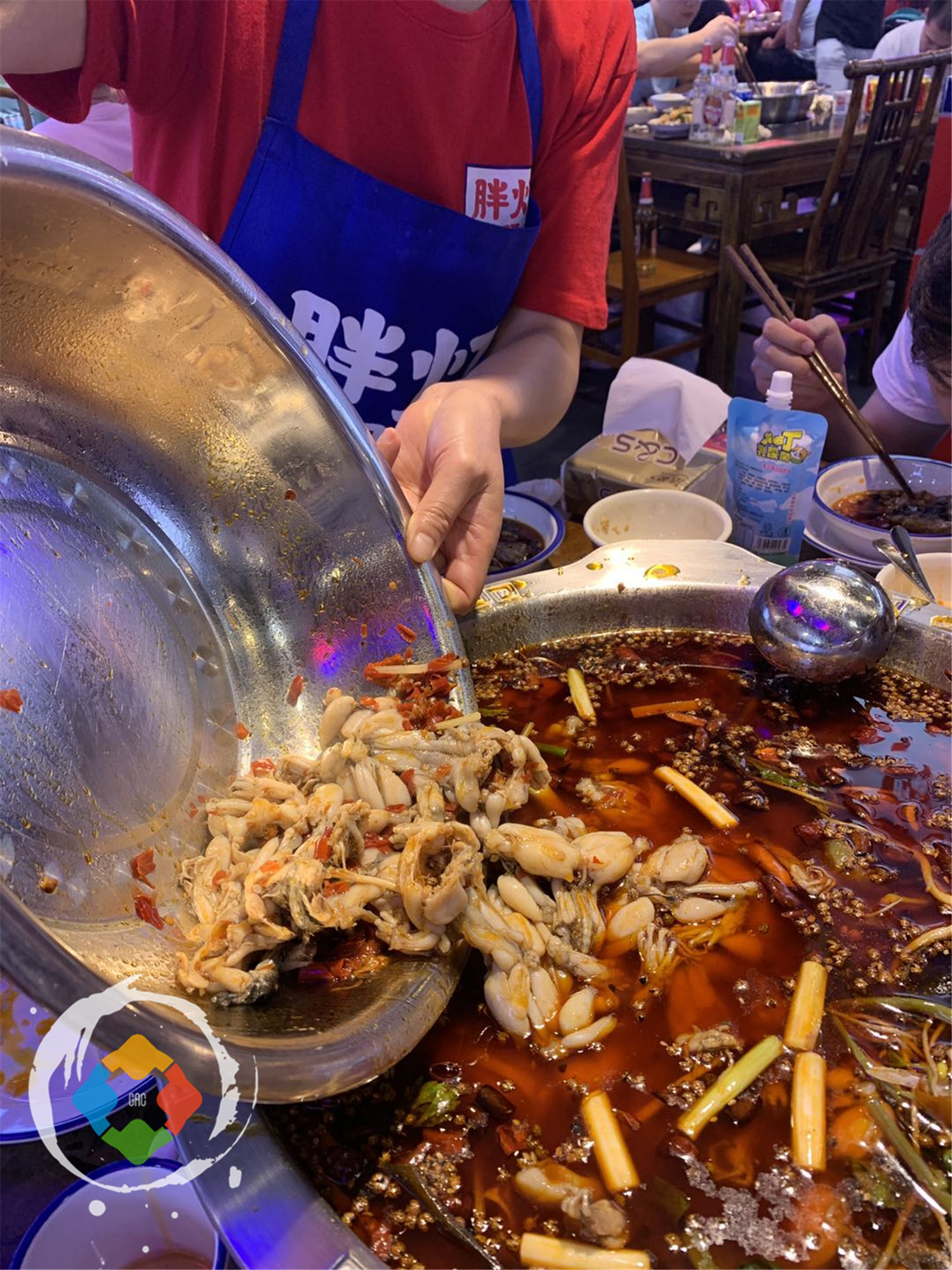 重庆现做的活鱼鲜蛙，国宾啤酒免费喝，26.8元一斤，划算吗？