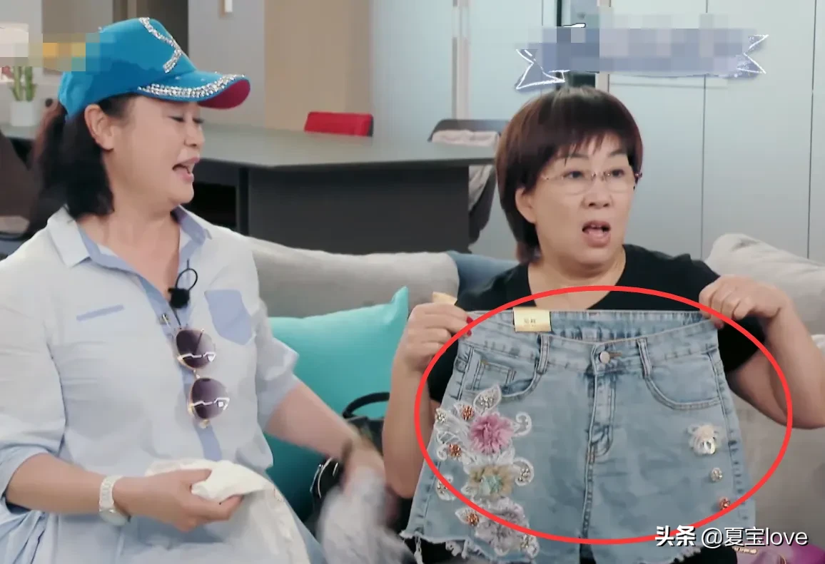 陈若仪婆婆特意请闺蜜给儿媳挑衣服，看清款式