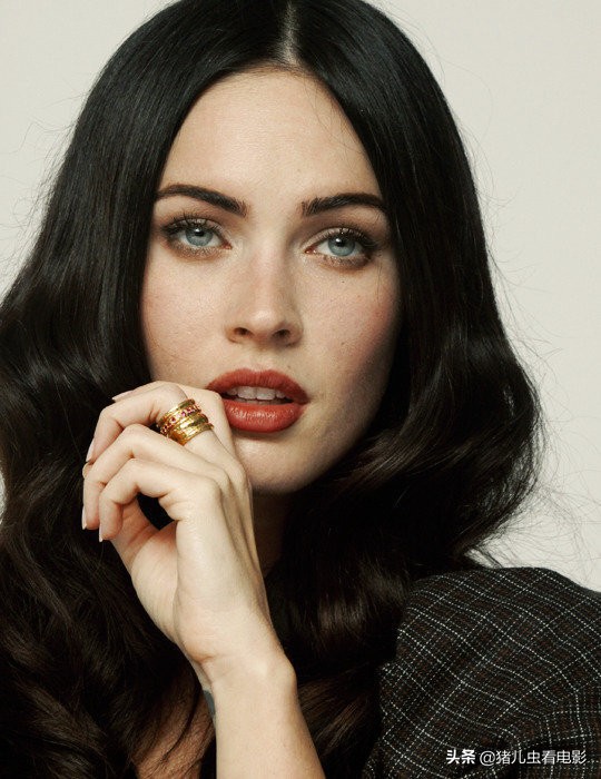 变形金刚2主角还记得变形金刚2的女主吗梅根福克斯