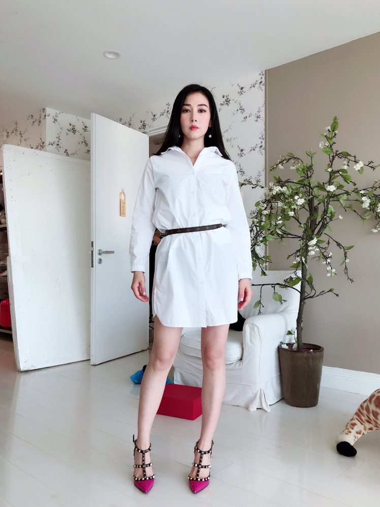 48岁樊少皇二胎得女，妻子贾晓晨是个山东大妞，但穿衣很港风