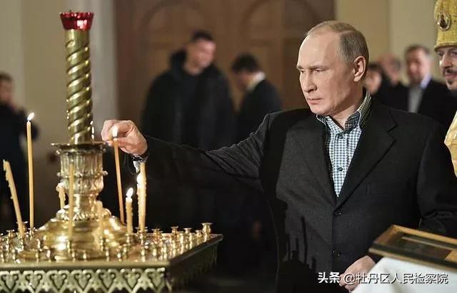 零下20℃，68岁普京光身跃入冰窟，向世界传达了