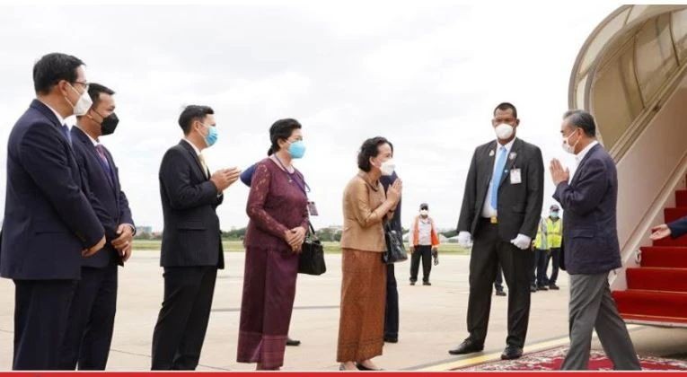 威尔斯公馆：中国外长访柬、柬韩自贸协定将签署，经济发展将腾飞